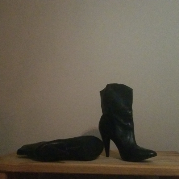 Gianni Bini size 10M Black Leather Boots - Picture 4 of 6